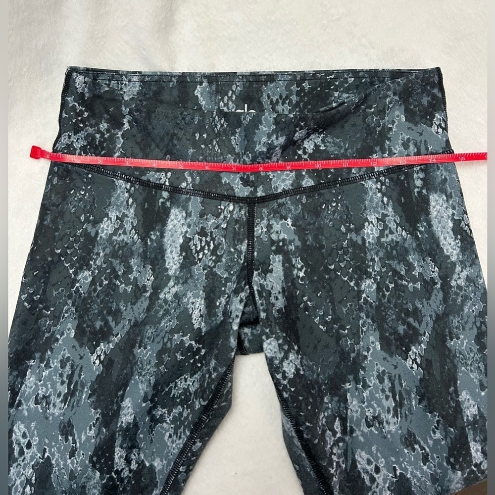 Alo Yoga Airbrush Full Length Leggings Black/Gray Python Snake Women’s Sz Small - Picture 6 of 10